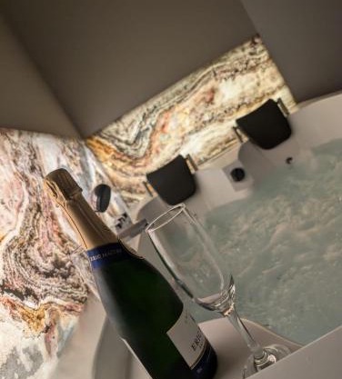 Suite avec jacuzzi privatif