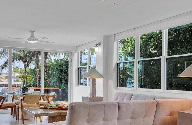 Suite by Beach | Waterfront | Lago Key Two