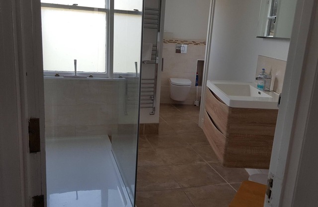 Suite-Connected-Private-Bathroom-City-ViewTopFlat1