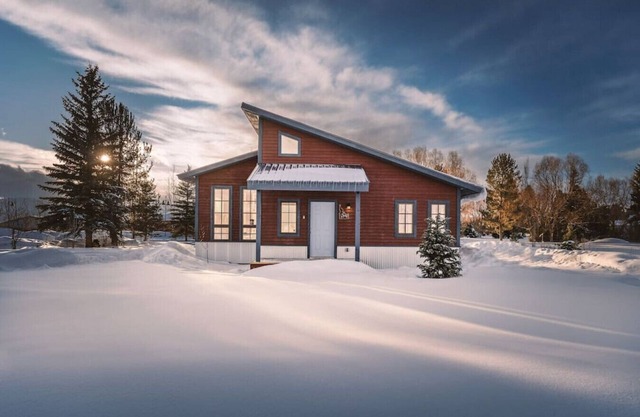 Suite Retreat - Walking Distance to Restaurants