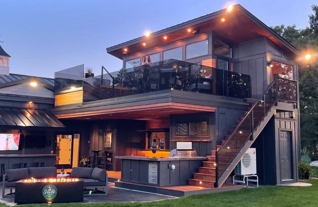 Sully's Garage Par 3-Luxury Private Golf Experience