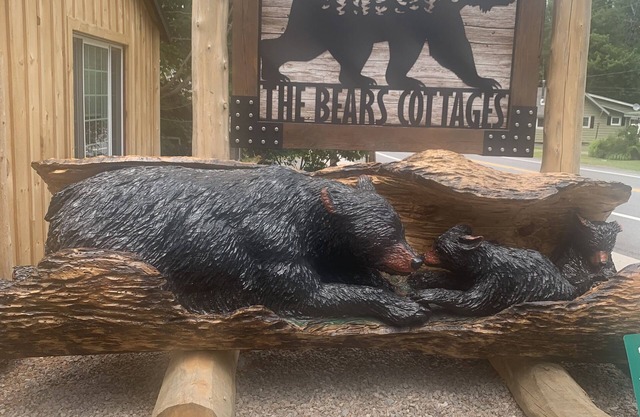 Sun Bear Cabin at The Bears Cottages