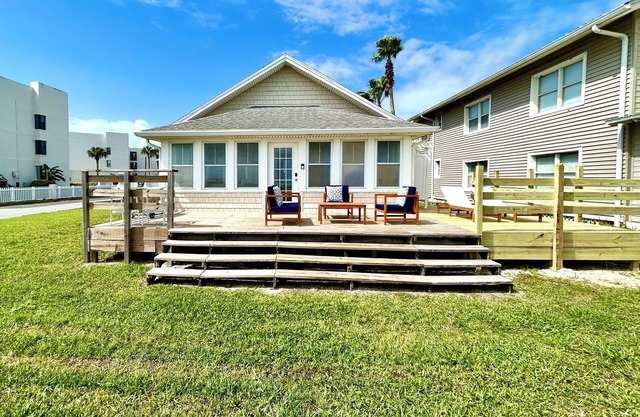 Sun & Fun @ Can't Be Beat Beachfront Location!