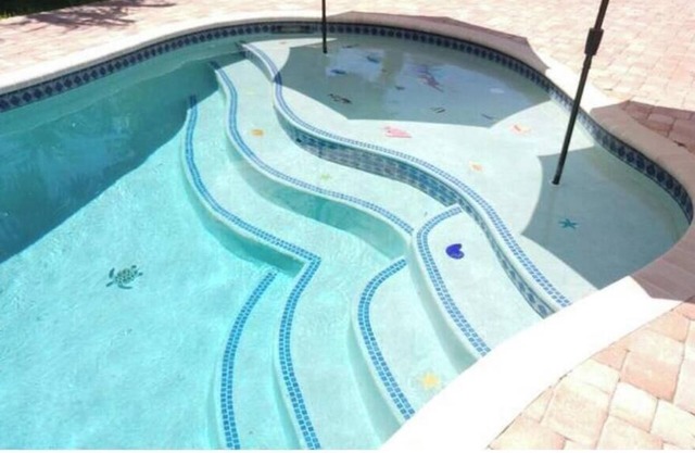 Sun & Fun! Pool & Darts! Minutes to the Beach!