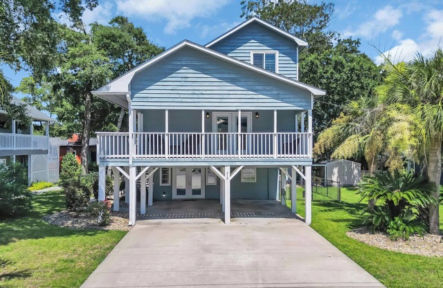 Sun, Sand & Wagging Tails – Pet-Friendly Beach Escape in NMB!