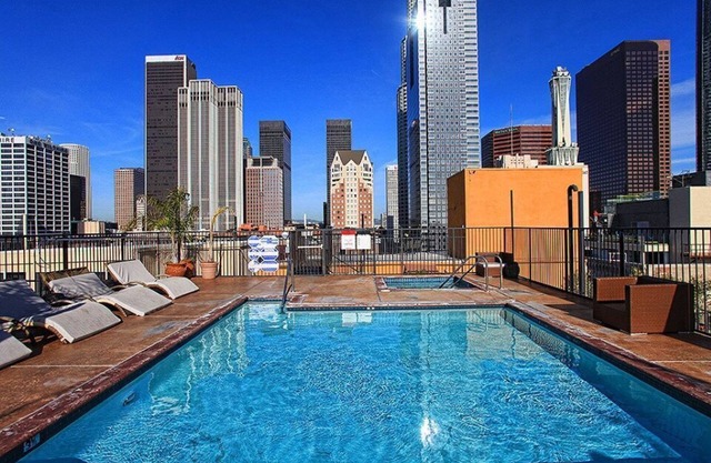 Sun-Soaked Urban-Chic Retreat in DTLA