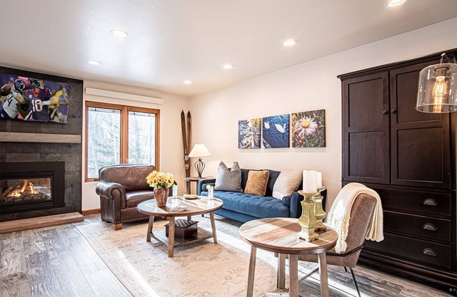 Sun Valley 123-Lux condo nr Ski Lifts + Hot Tub, Pool, Game Room