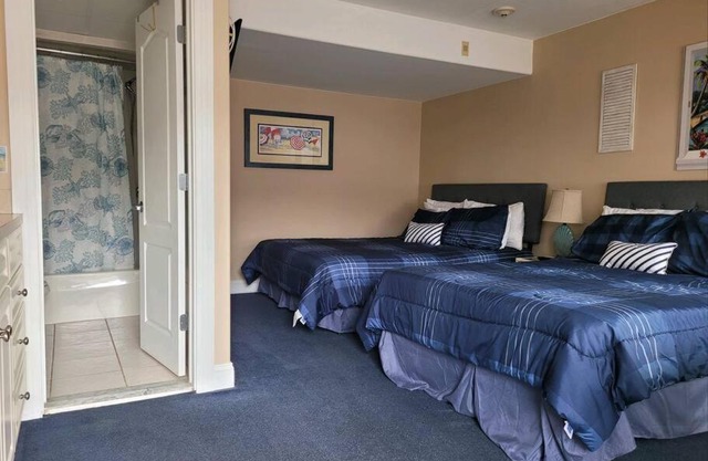 Sunbeach Condo 900 Wesley Avenue Unit 109