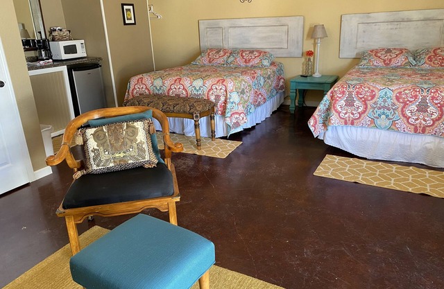 Sunflower Suite @ Wildflower Lodge