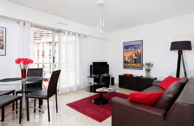 Sunlight Properties BUGATTI - Hypercentral 1BR right next to Monaco station