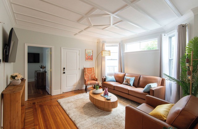 Sunny 3 Bed Unit- Broadway neighborhood in Newport