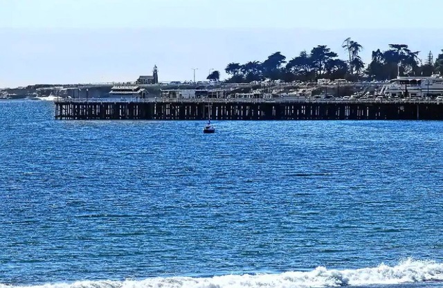 Sunny 3+ bedroom Home - 150 Yards to Seabright Beach!