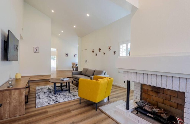 Sunny 3BR, 2BA, in Orange County