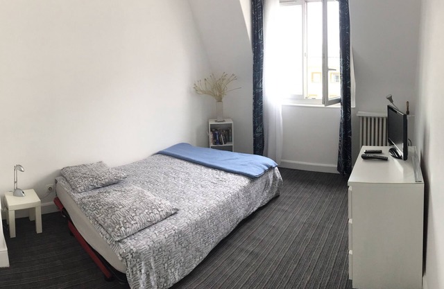 sunny and convenient home in Paris