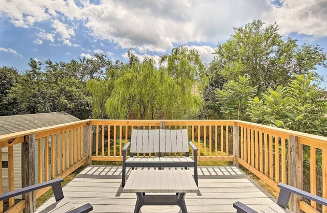 Sunny Beachside Retreat - Steps from the Sand, Minutes from Downtown New Haven
