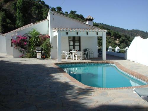 Sunny Casares Villa with Pool