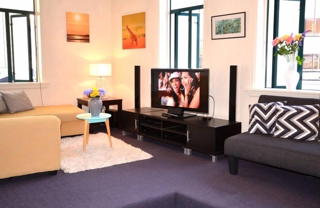 Sunny Central Large CBD Apartment (v13)