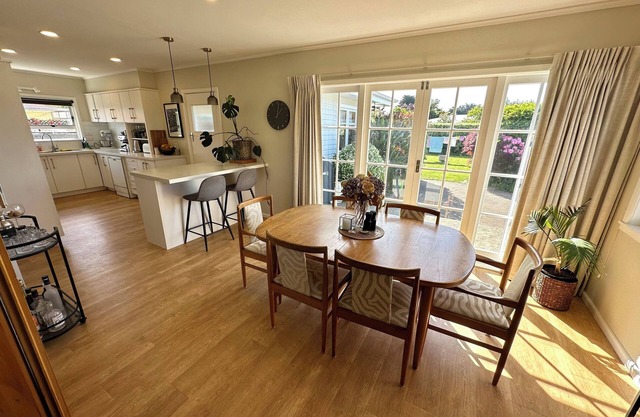 Sunny & Cosy Napier Home!