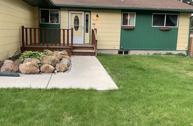 Sunny Days w/room for everyone. Pet-Friendly!