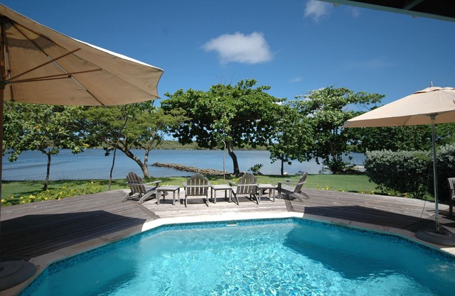 Sunny Daze - A Beautiful Waterfront Cottage