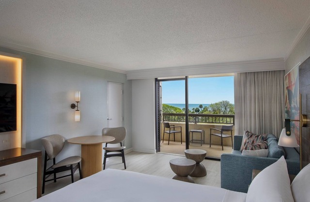 Sunny Escape! Large Ocean View Accommodation with Own Balcony! Beachfront Hotel!