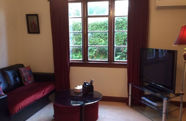 Sunny Inner City Accommodation - Roslyn, Dunedin