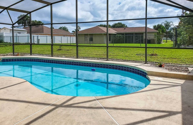 Sunny Kissimmee Home ~ 21 Mi to Disney Parks!
