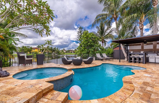Sunny Lake View Family Home