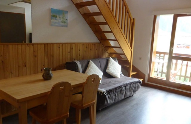 Sunny Mountain Duplex, 4 Guests, Pool, Central Village Location