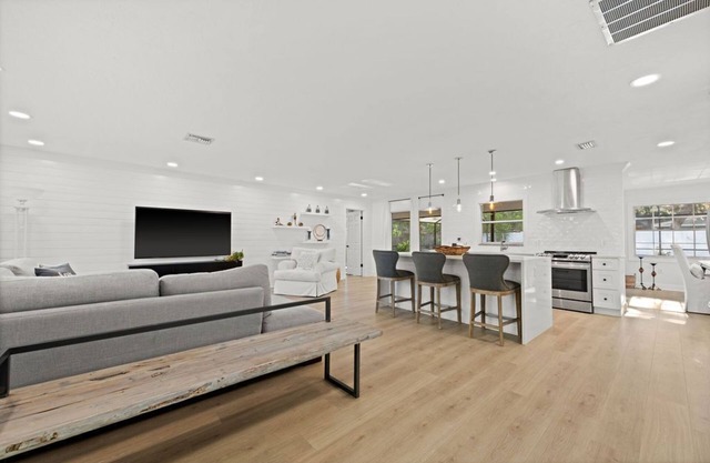 Sunny Oasis: Bright, Private and Beautiful Retreat!nMagnolia Rentals