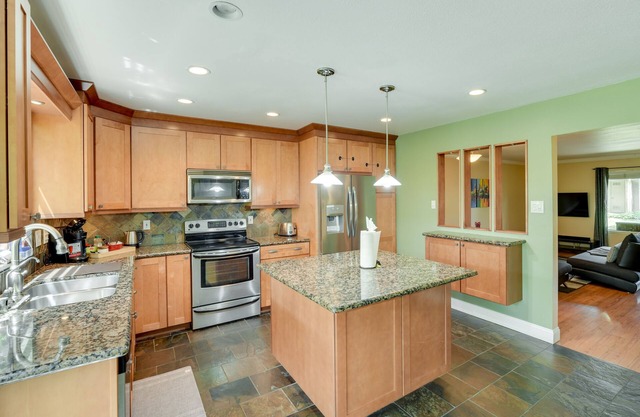 Sunny San Jose Townhome - Family Friendly!