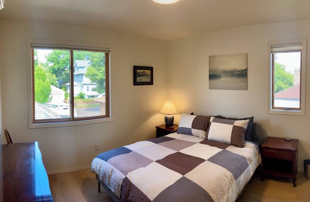 Sunny, spacious, modern apartment offering country + urban life in hip Sellwood