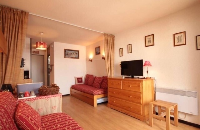 Sunny studio, equipped with balcony in the heart of Les Saisies, pets allowed