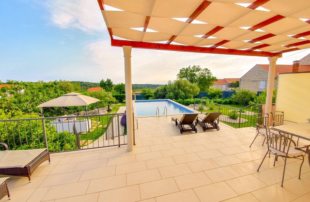 Sunny Villa, stylish and modern with private pool