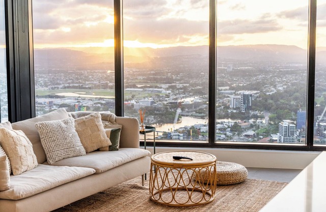 Sunset Boulevard - Sky High Apt on Ocean Meirton