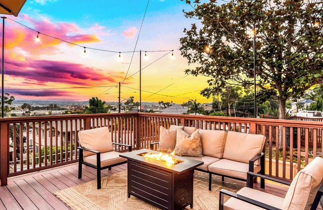 Sunset Harbor Views | Walk to Little Italy & Balboa