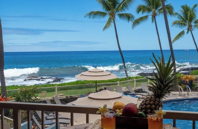 Sunset in Paradise Oceanfront 1BR/1BA Condo at Kona Reef Fast WiFi & Central AC