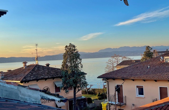 Sunset Lake View - Two Bedroom Apartment, Sleeps 5