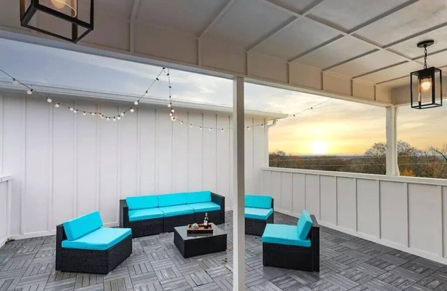 ★Sunset Stunner★ 7 beds! 9 min→Broadway Garage ★