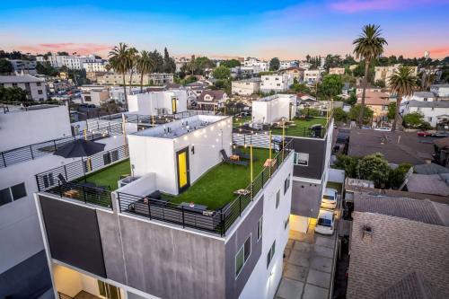 Sunset Views from Private Rooftop in Luxe Townhome