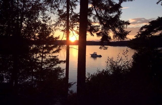 Sunsets over Quahog Bay - rustic setting, peace and quiet