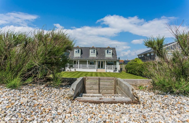 Sunshine Beachfront property in Bracklesham Bay