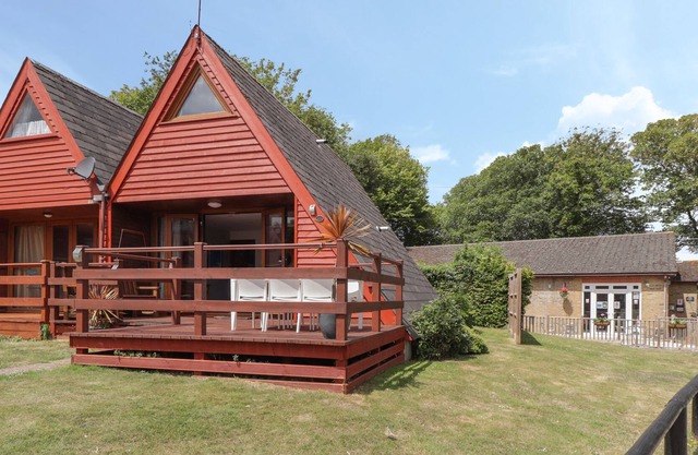 SUNSHINE CHALET (NO 85), family friendly, with pool in Kingsdown
