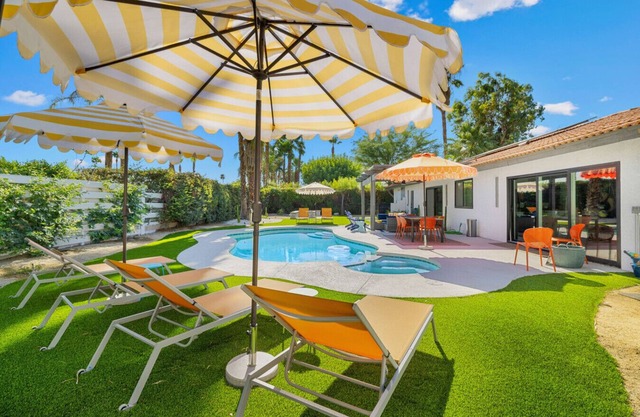 Sunshine Days Modern Palm Springs Oasis w/Private Pool, Spa & Views