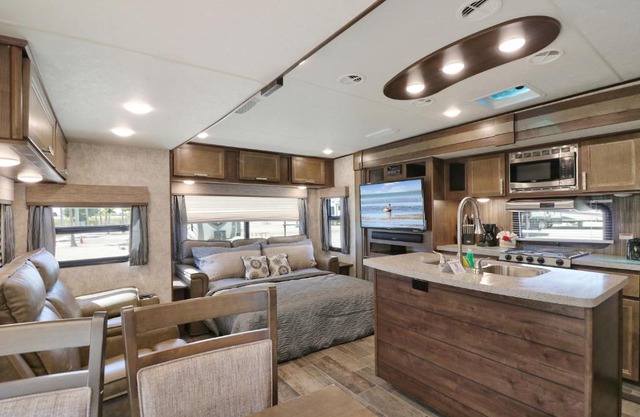 Sunshine Key King Travel Trailer 4