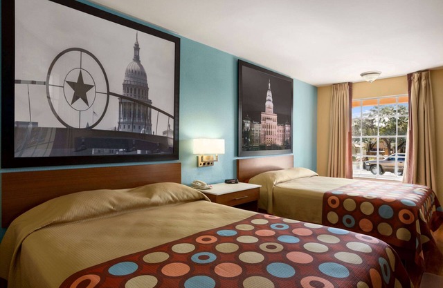 Super 8 by Wyndham Austin Downtown/Capitol Area