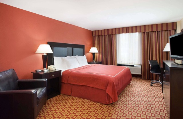 Super 8 by Wyndham Chicago Northlake O'Hare South