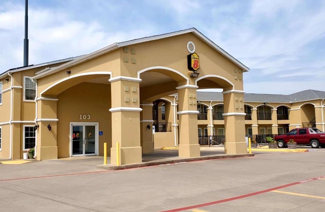 Super 8 by Wyndham Forney/East Dallas