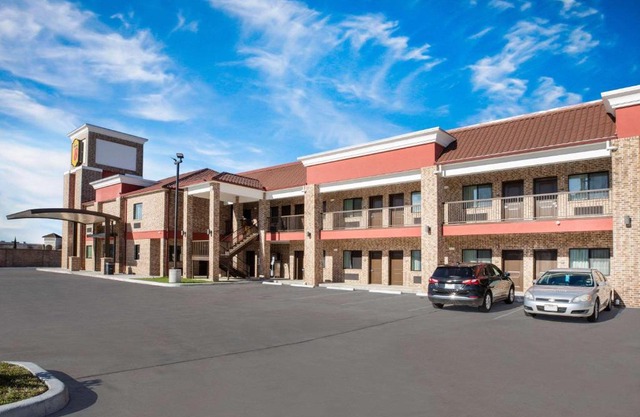 Super 8 by Wyndham Humble Houston Fallcreek