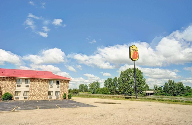 Super 8 by Wyndham Melrose
